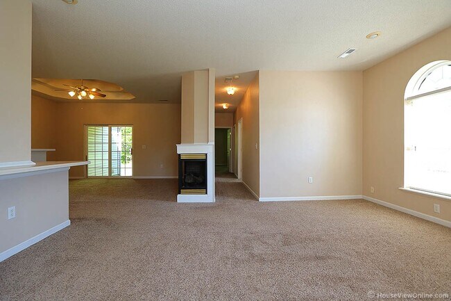 Building Photo - Greenwood Circle 4652/4654