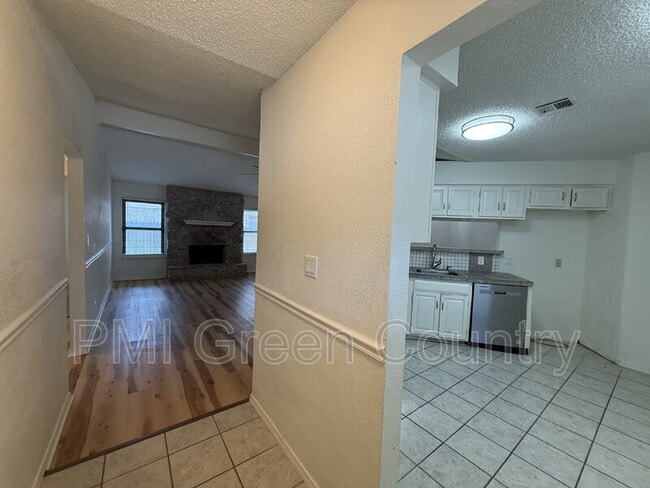 Foto del edificio - 1203 W Austin St