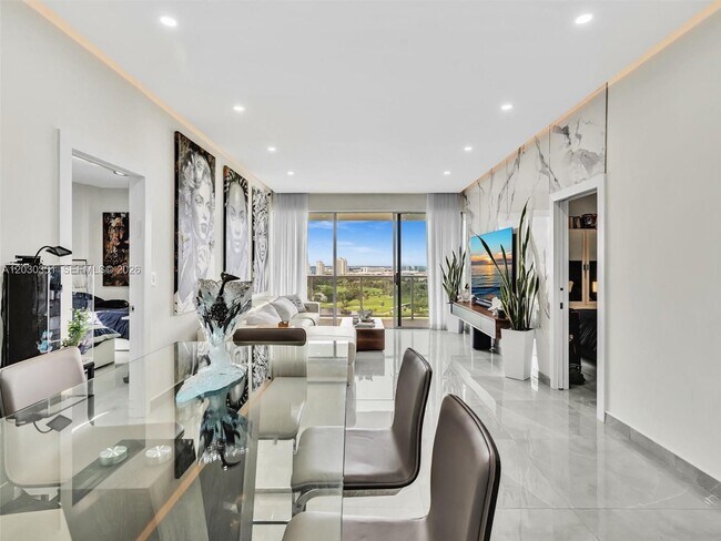 Foto del edificio - 3731 N Country Club Dr