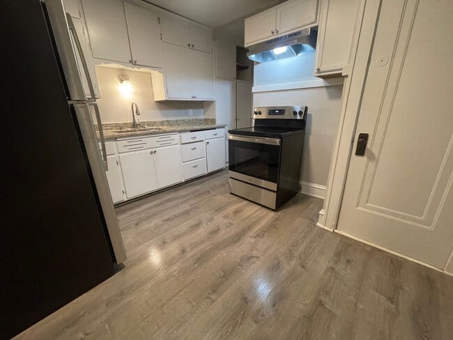 Building Photo - 3 Bedroom Single Family