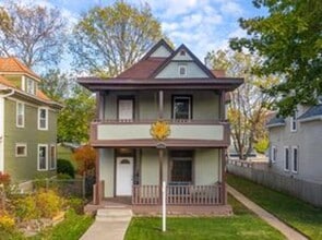 Building Photo - 3137 16th Ave S