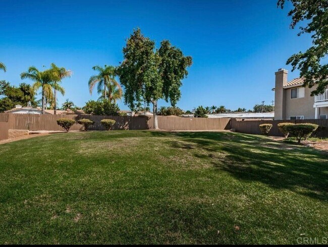 Foto del edificio - 1370 Palomar Pl