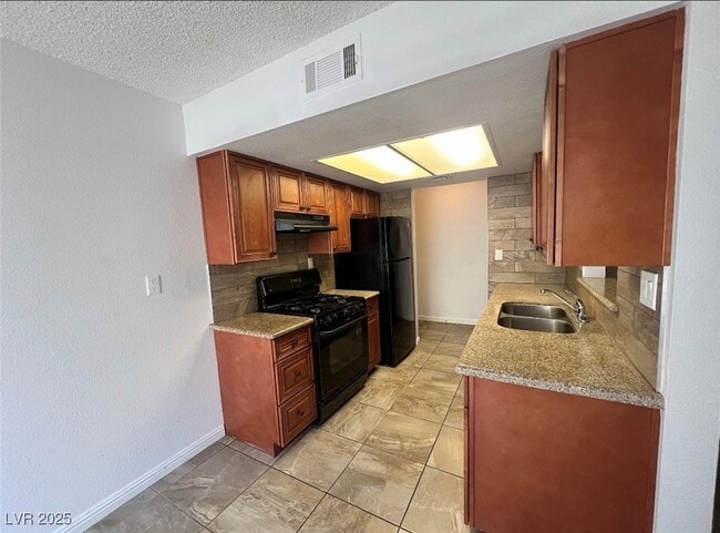 Building Photo - 4561 Carriage Park Dr