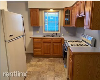 Building Photo - 3 br, 1 bath House - 710 N Irving St