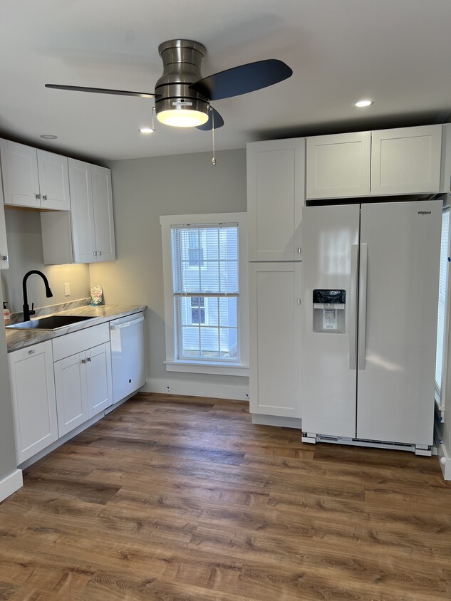 Kitchen - 16 Perkins St