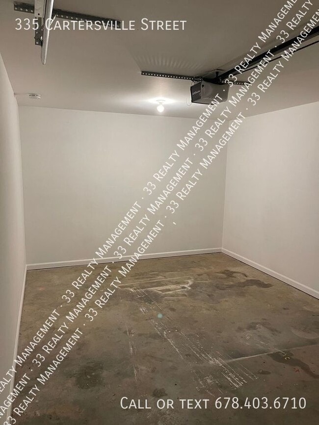 Building Photo - Freshly Renovated 3BR/1.5BA Townhome with ...