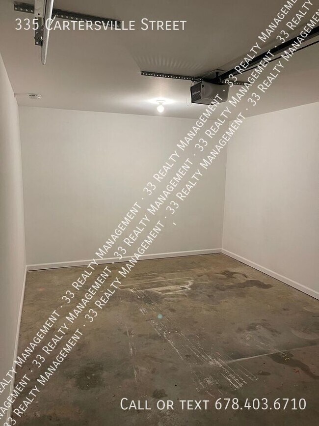 Foto del edificio - Freshly Renovated 3BR/1.5BA Townhome with ...