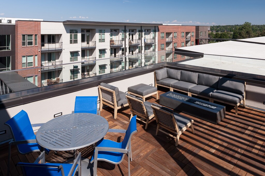 Regatta Sloan''s Lake Apartments Denver, CO