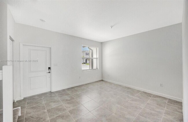 Foto del edificio - 2796 SE 26th Ave