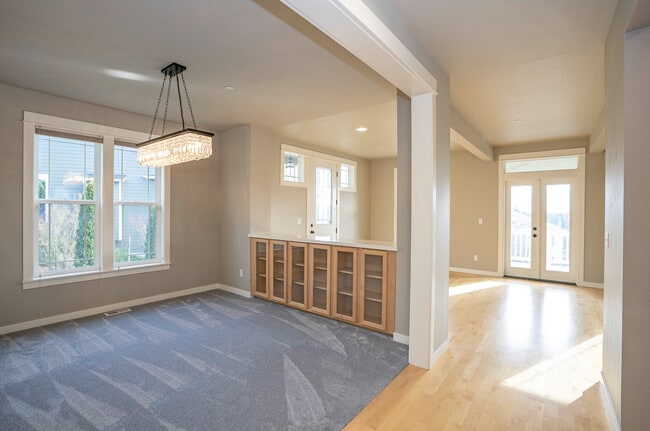 Building Photo - 1749 Skyline Ridge Ln SW