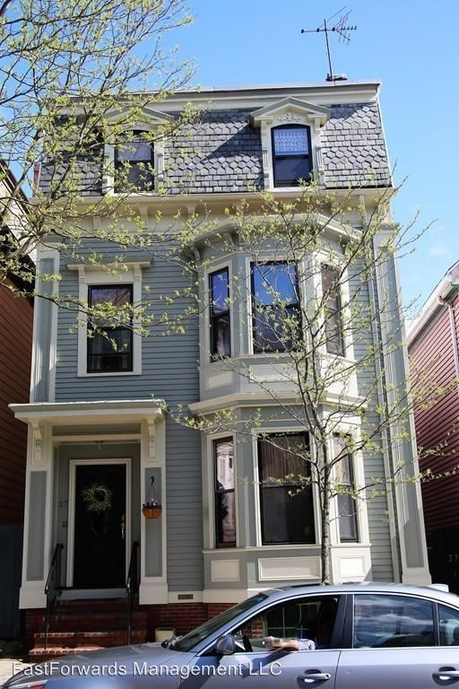 Building Photo - 37 Monmouth St
