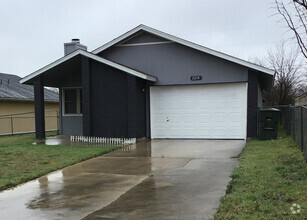 Building Photo - 2214 Carousel Dr