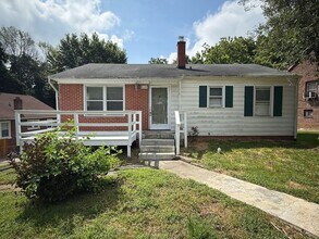 Building Photo - 828 Circle Dr