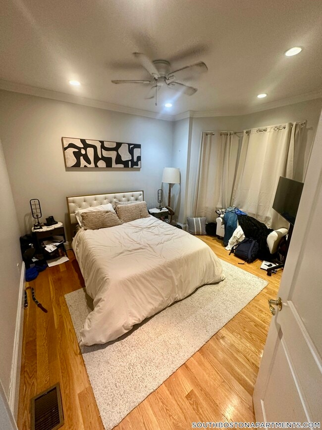 Building Photo - 209 I St