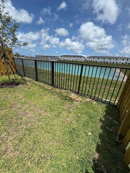 Foto del edificio - 2825 SE 25th Ave