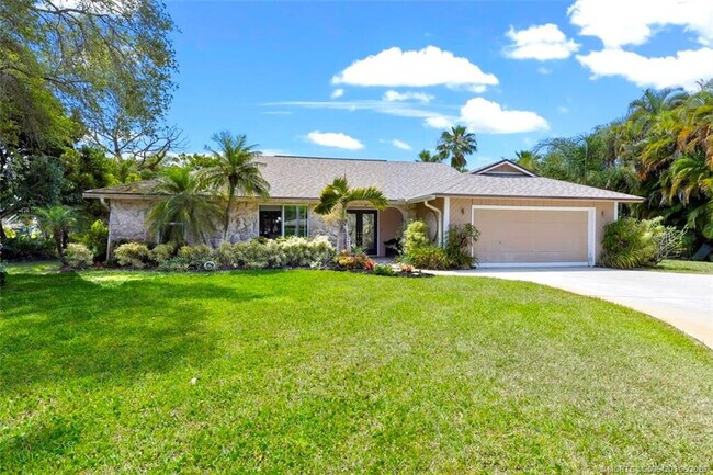 Foto del edificio - 3074 NE Loquat Ln