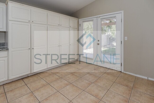 Foto del edificio - REDUCED! - Now offering $350 off first ful...