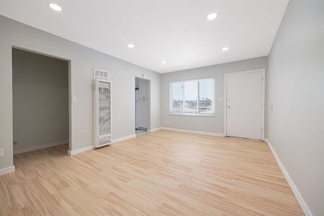 Building Photo - 249 San Jacinto Dr