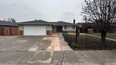 Building Photo - 1005 Pasadena Ln