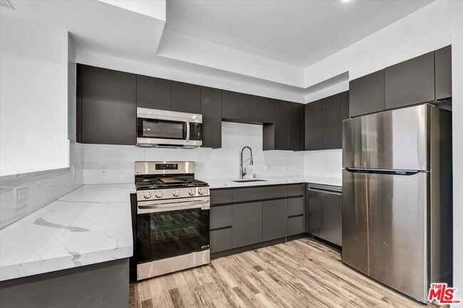 Building Photo - 1537 S Wilton Pl