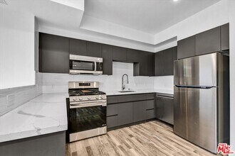 Building Photo - 1537 S Wilton Pl