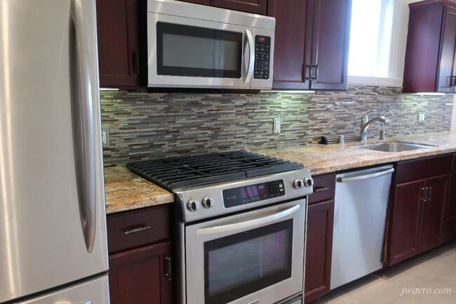 Foto del edificio - 445 Hoffman Ave