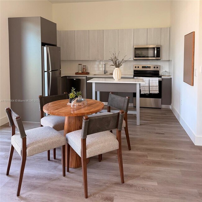 Building Photo - 3801 N Dixie Hwy