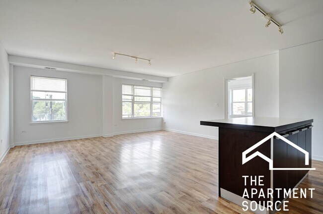 Foto del edificio - 1544 W Glenlake Ave