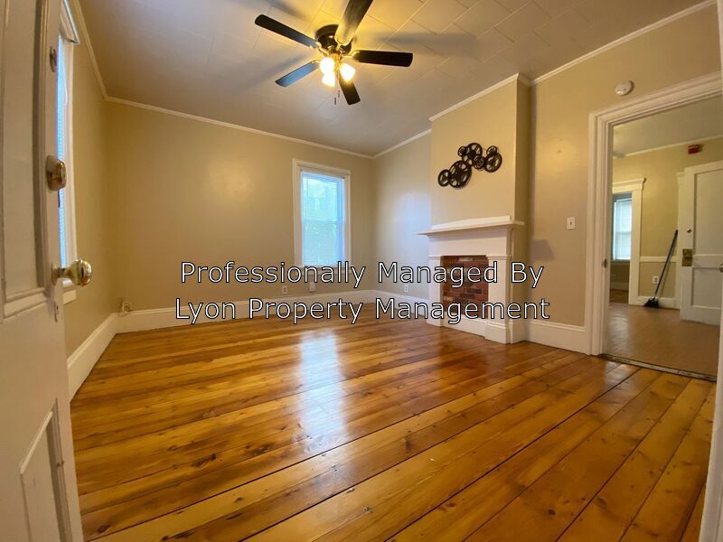 Primary Photo - 1672 Lonsdale Ave