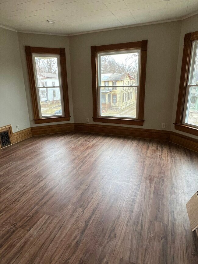 Building Photo - 405 East Porter Street, Unit 2