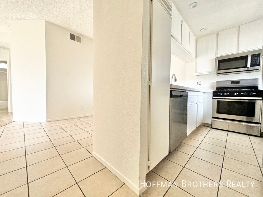Primary Photo - 868 S Kingsley Dr Los Angeles, CA 90005