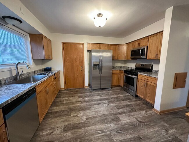 Building Photo - 6301 W Lakefield Dr