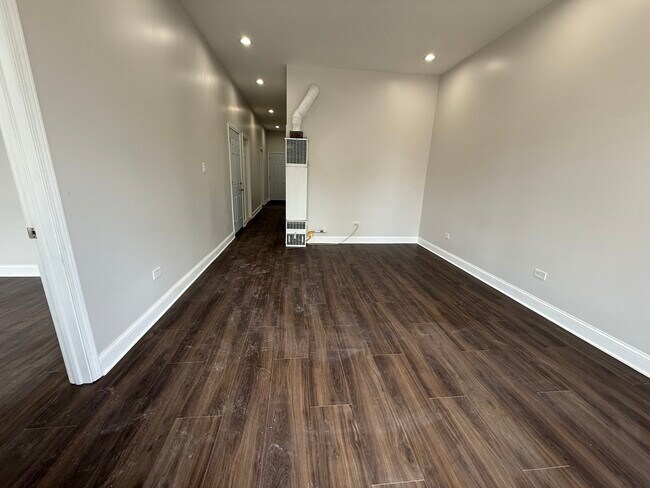 Foto del edificio - 2533 S Drake Ave