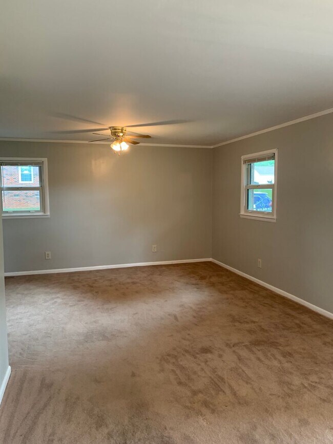 Foto del edificio - Spacious Brick Ranch Home with a Large Yard!