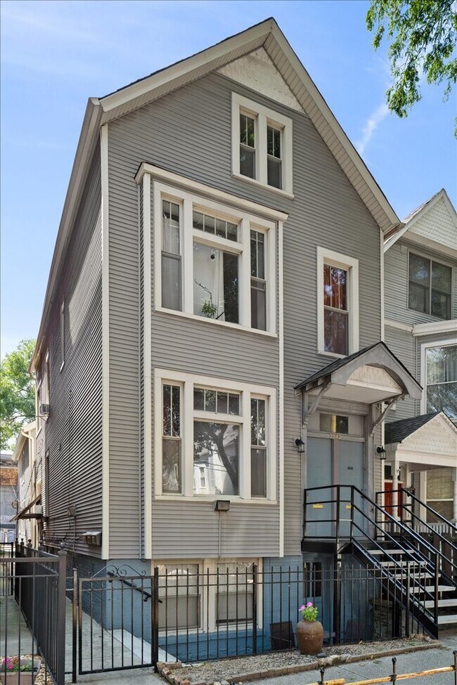 Building Photo - 2742 N Seminary Ave