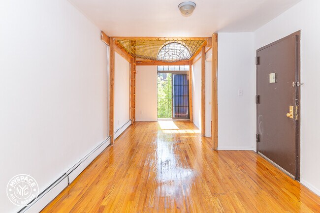 Building Photo - 451 Franklin Ave