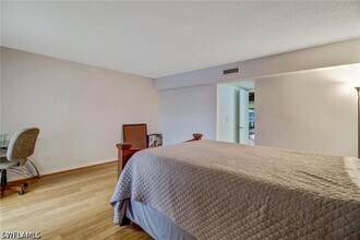 Building Photo - 124 Cypress Way E