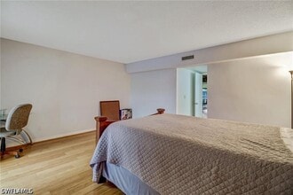 Building Photo - 124 Cypress Way E
