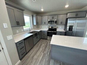 Building Photo - 3920 Scorpio Dr SE