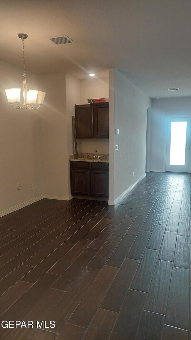 Foto del edificio - 13000 Shildon St