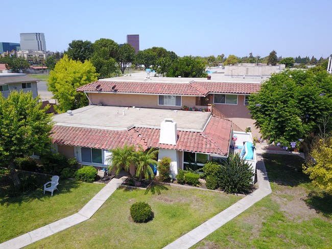 Building Photo - 421 Nobel Ave