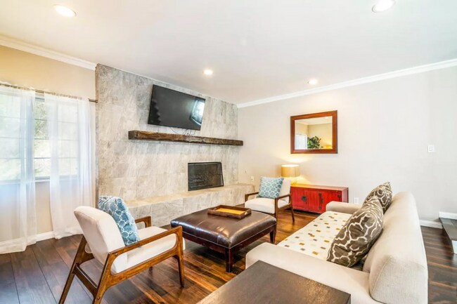 Foto del edificio - 3615 Sunswept Dr