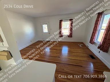 Foto del edificio - 2534 Cole Dr