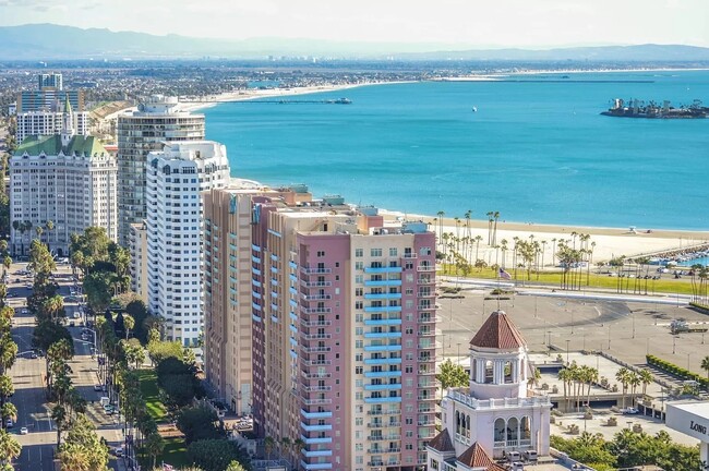 Vista aérea del edificio (torre al frente) - 388 E Ocean Blvd