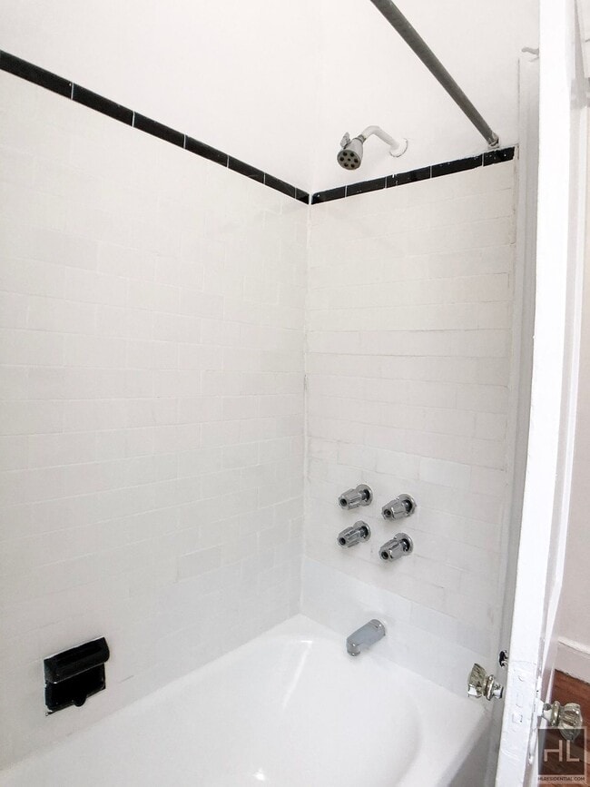 Building Photo - E 88 St