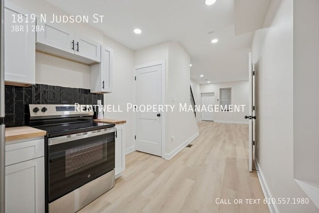 Photo - 1819 N Judson St House
