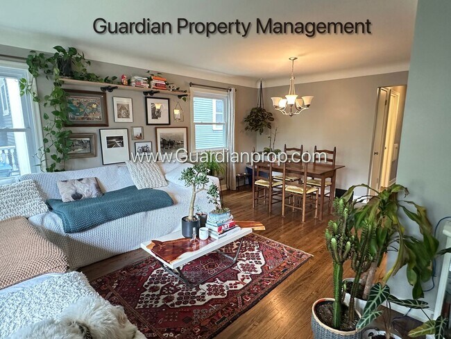 Building Photo - Linden Hills Upper Level Duplex, Fenced Yard, 1 Car Garage, Dishwasher, Storage, Laundry