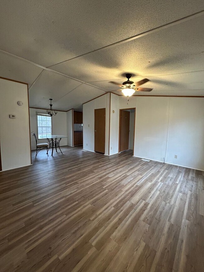 Foto del edificio - Coming Soon! 3 Bed 2 Bath Peaceful Country Home