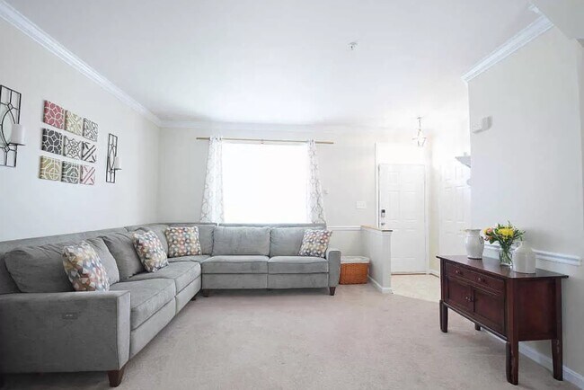 Family Room - 457 Deer Hill Cir