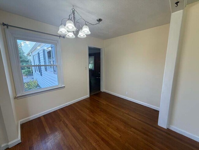 Foto del edificio - 6006 Chalmers Dr SW